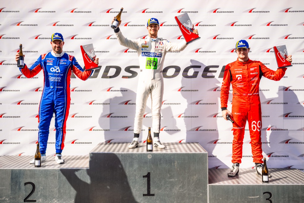 Gustav Krogh tilbage på Carrera Cup-podiet i Norge. 
(Foto:  Porsche Carrera Cup Scandinavia)